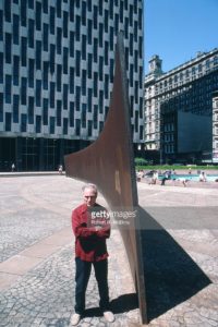 portrait-of-the-sculptor-richard-serra-in-front-of-his-piece-tilted-picture-id18